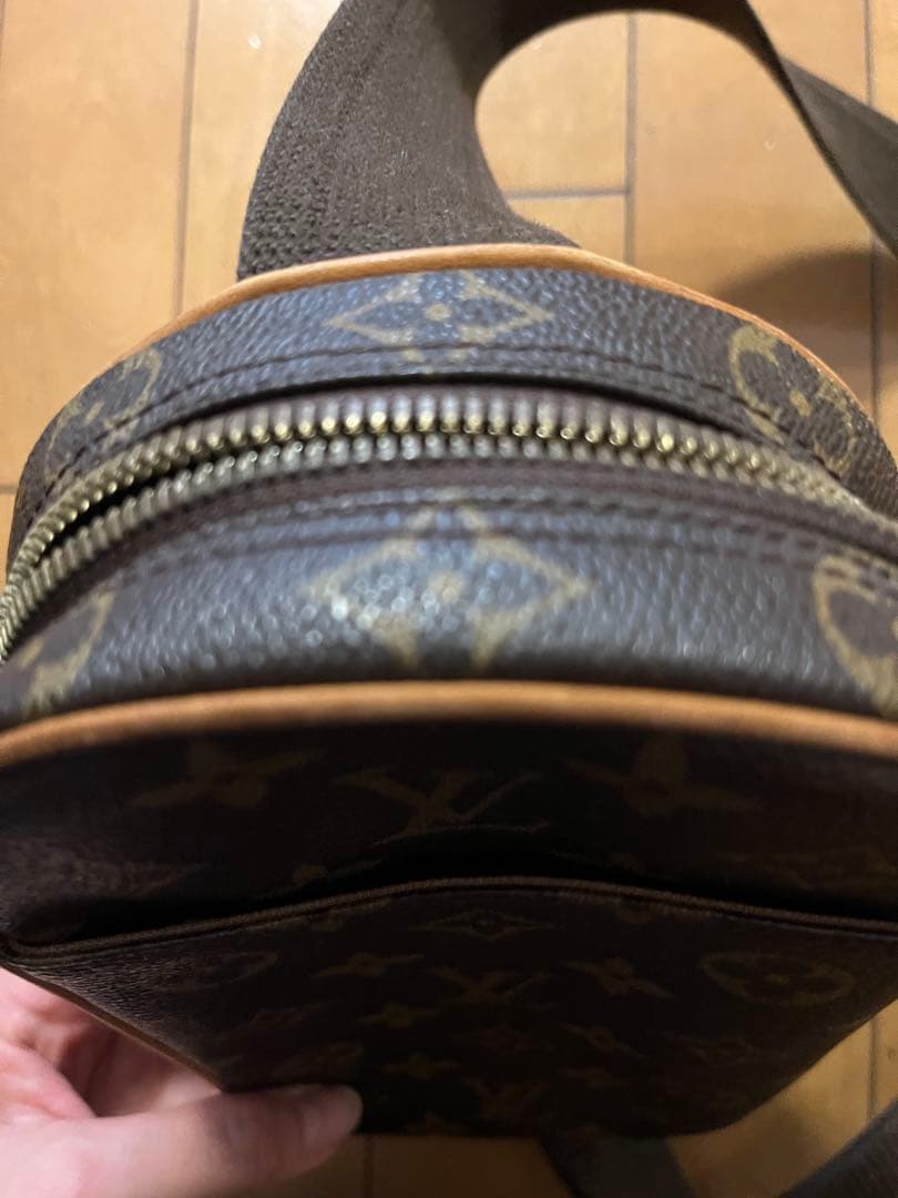 LOUIS VUITTON ルイヴィトン　ボディバック　美品