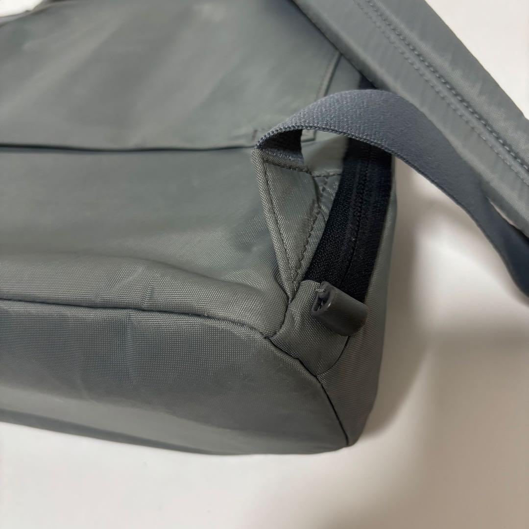 【TUMI】中に難ありVOYAGEUR エッセンシャ 19196450 GRY