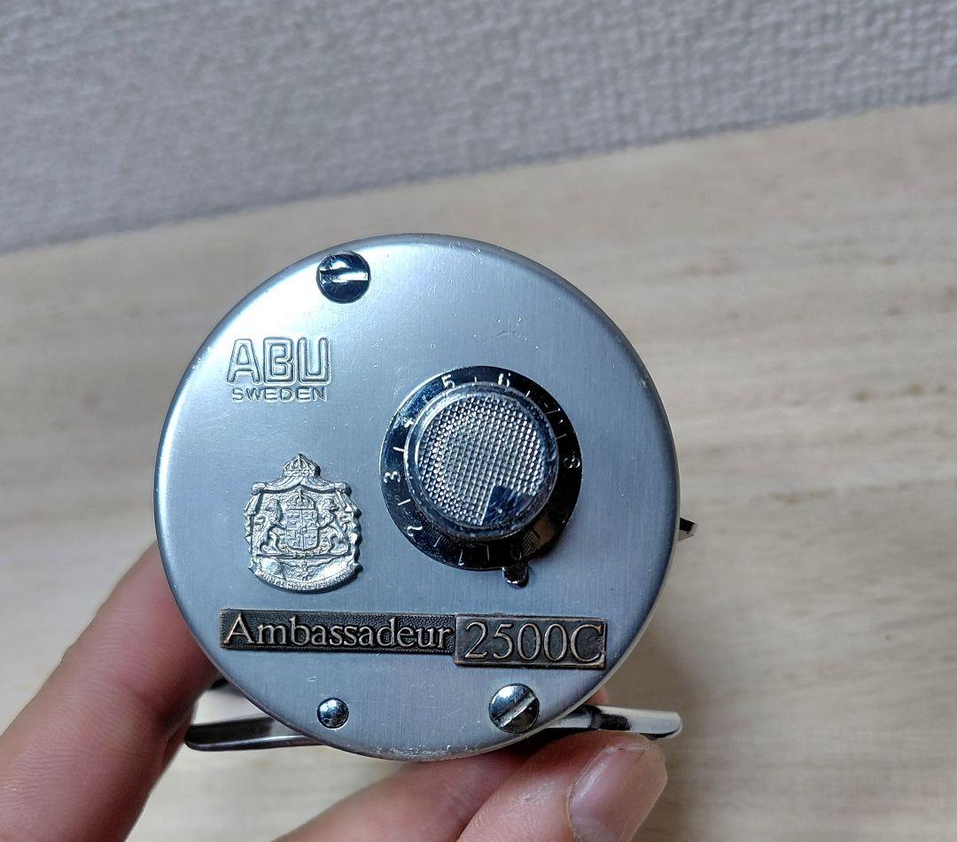 ABU 2500c プレートモデル 84年 ABU 2500C シルバー 年代によるディティールの違い。 | ランブル