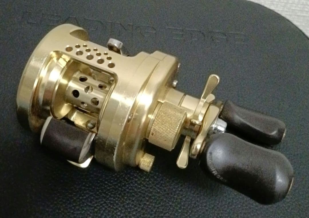 シマノ　01 カルカッタ　コンクエスト 100 右ハンドル