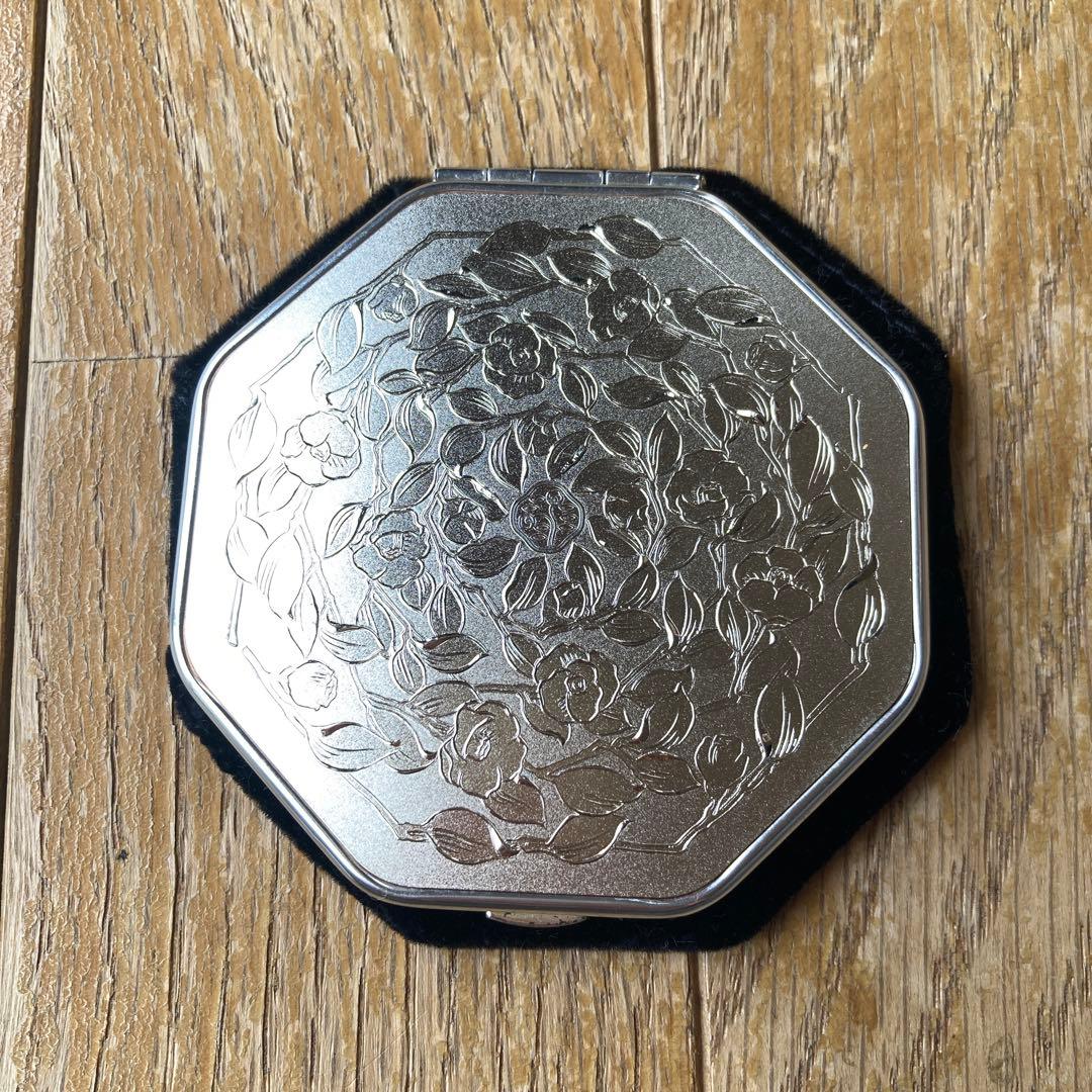 資生堂花椿 八角形シルバーコンパクトミラー 花柄 ケース付き - メルカリ