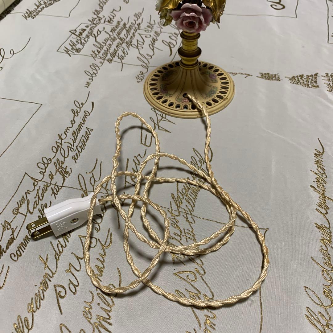 フランスアンティーク　高さ42㎝の陶器の薔薇付きシェードが可愛いスリムなランプ！