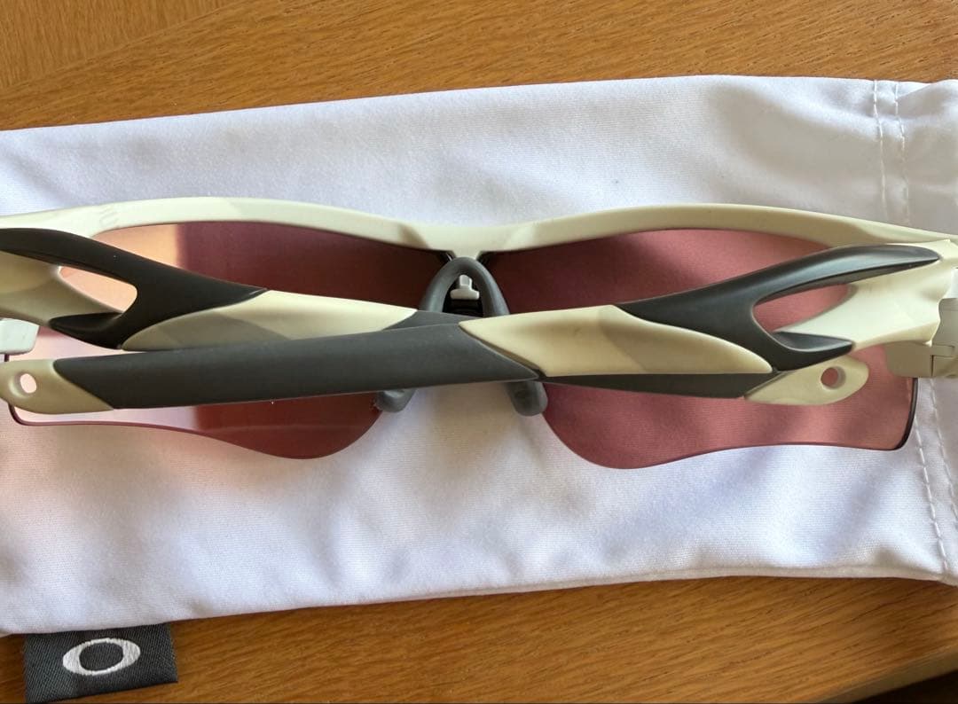 Oakleyスポーツサングラス ホワイト/グレー　RADARLOCK PRIZM