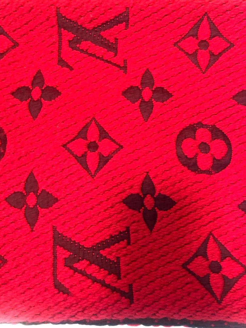 Louis Vuitton レッド マフラー　箱つき