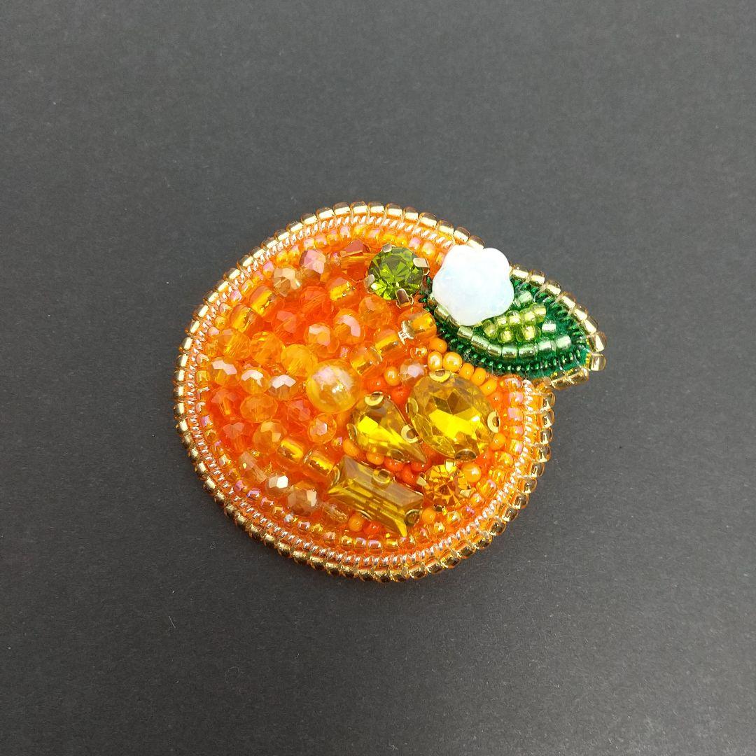 No.369*みかんブローチ＊ビーズ刺繍 - メルカリ