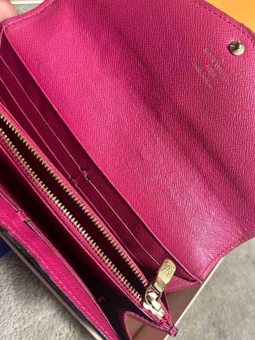 かぁ様　ルイヴィトン　ポルトフォイユ サラ パッチーズ M63318