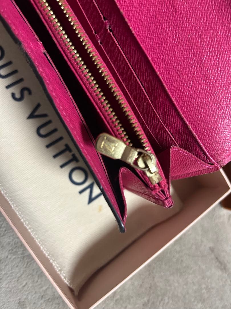 かぁ様　ルイヴィトン　ポルトフォイユ サラ パッチーズ M63318