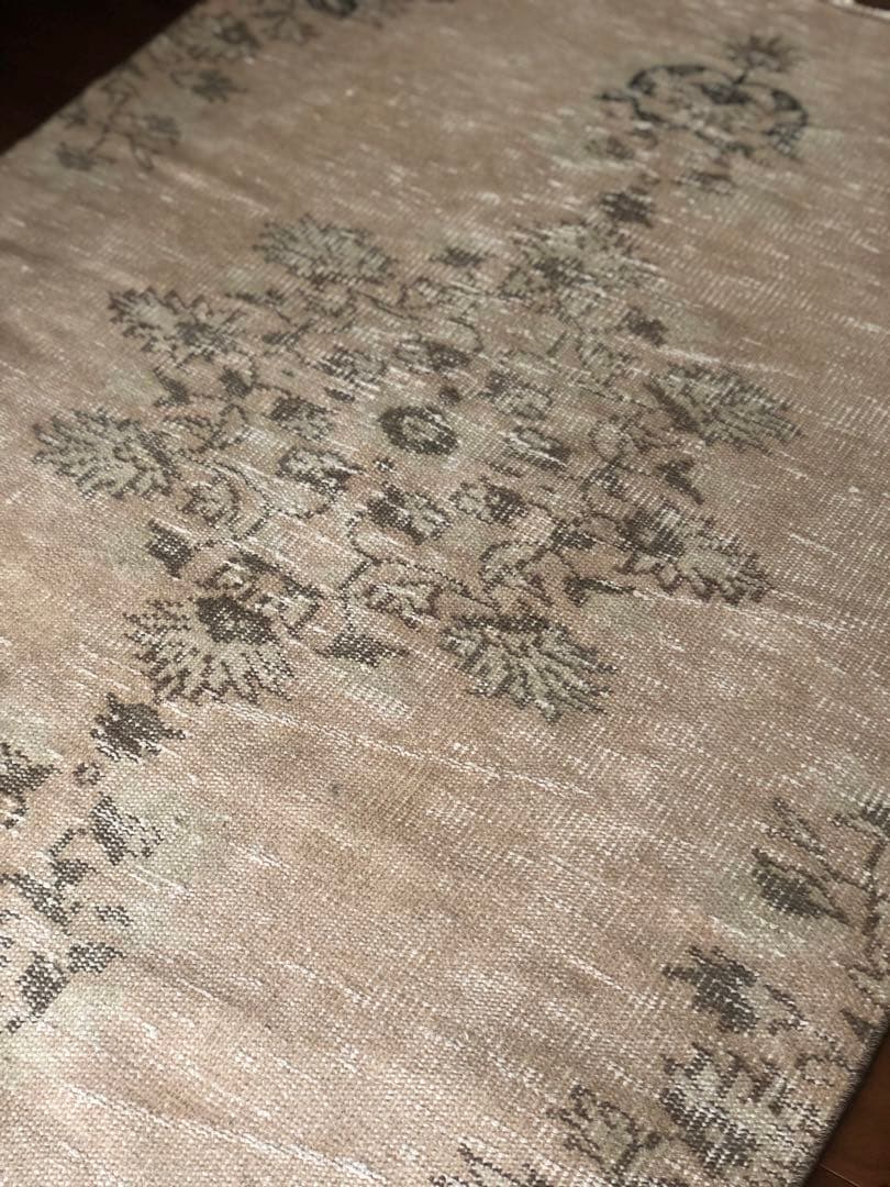 ヴィンテージラグ　トルコ　ベージュオーバーダイ　アナトリア　フローラルメダリオン