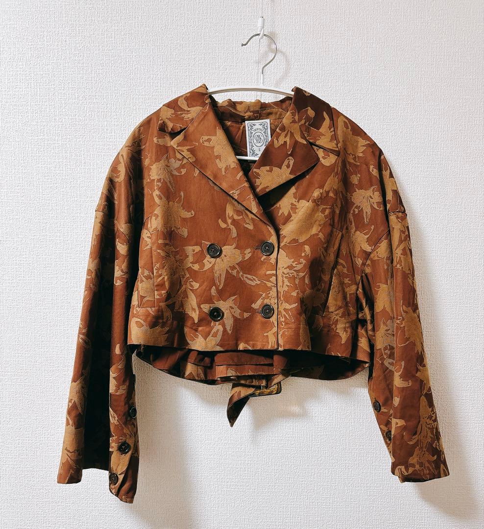 《彼女が犯人だと疑っている》ジャケット　スカート　セットアップ　TNEWTIES