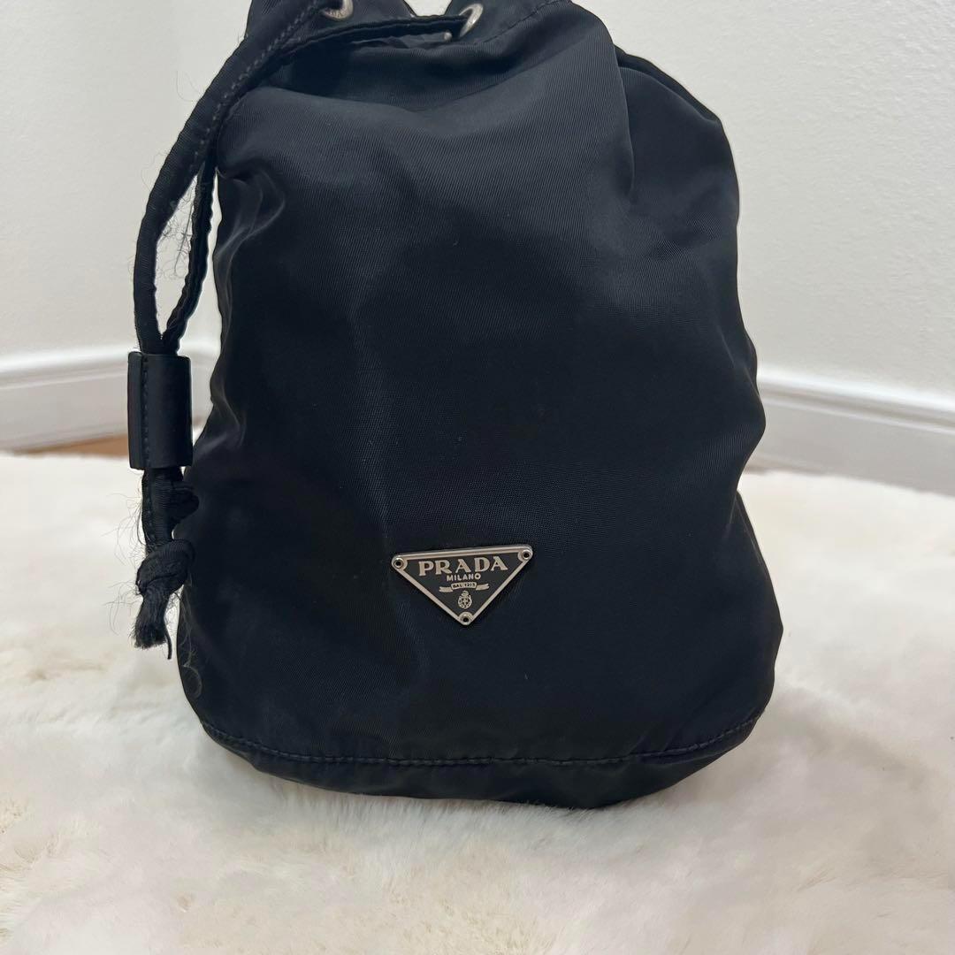PRADA ブラック 巾着ポーチ ナイロン 白タグ トライアングルロゴ