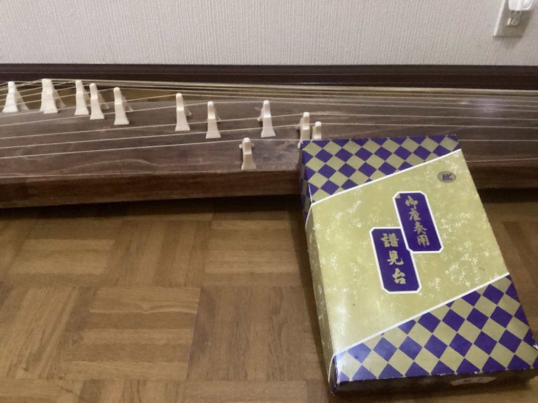 良品】お琴 13弦 すだれ彫り 木製 譜見台 調子笛 爪琴柱・ソフト