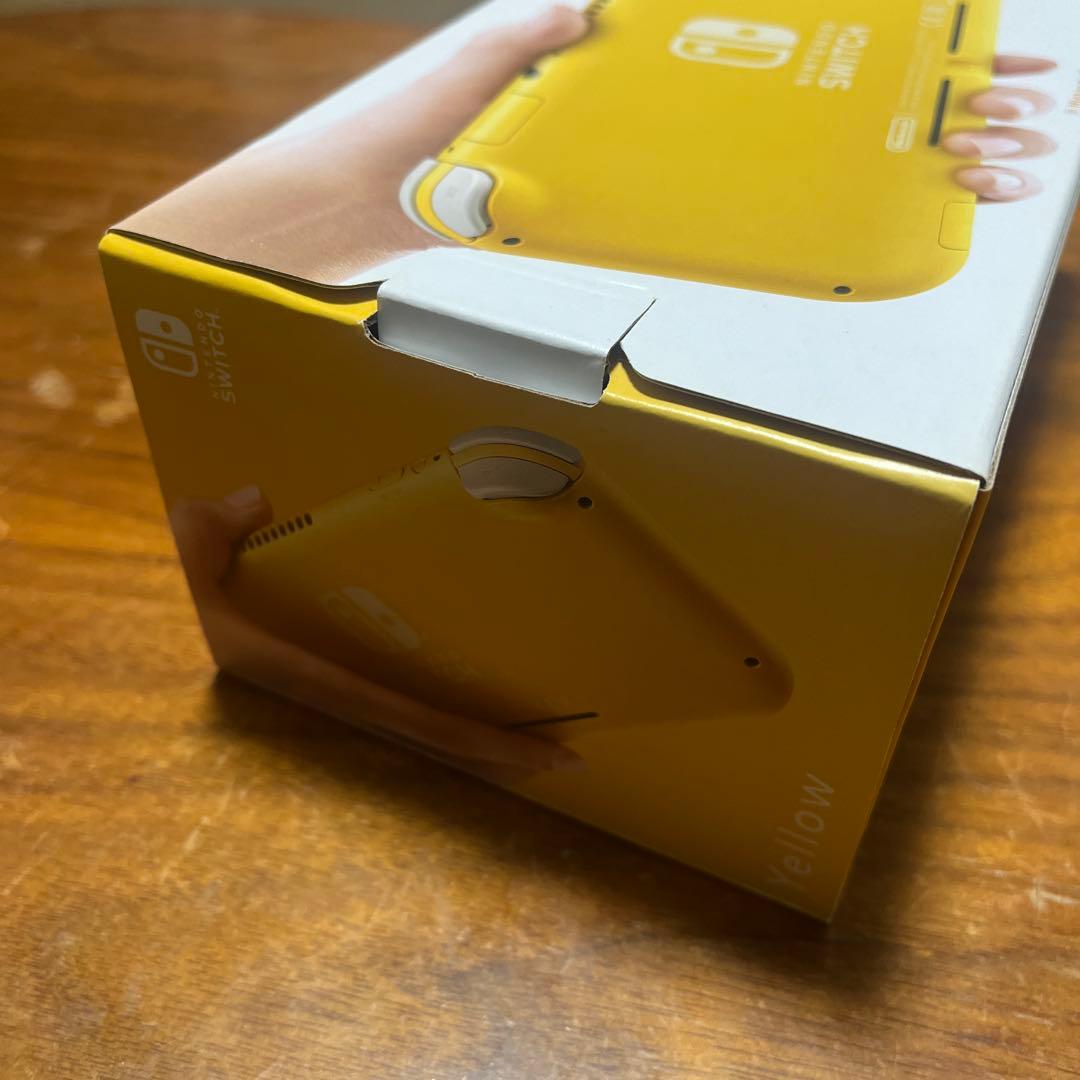 Nintendo Switch ライト　イエロー箱付き