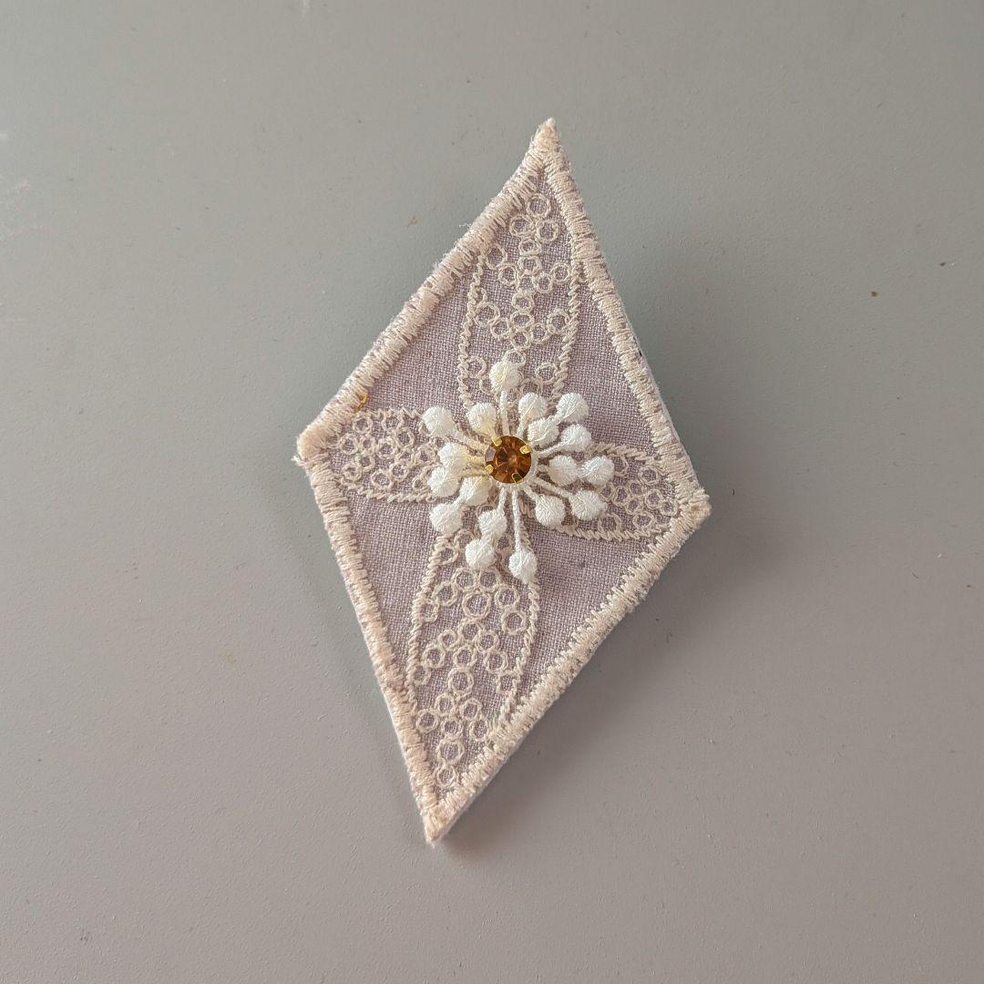 a33 ミナペルホネン アクセサリーハンドメイド ブローチ - メルカリ