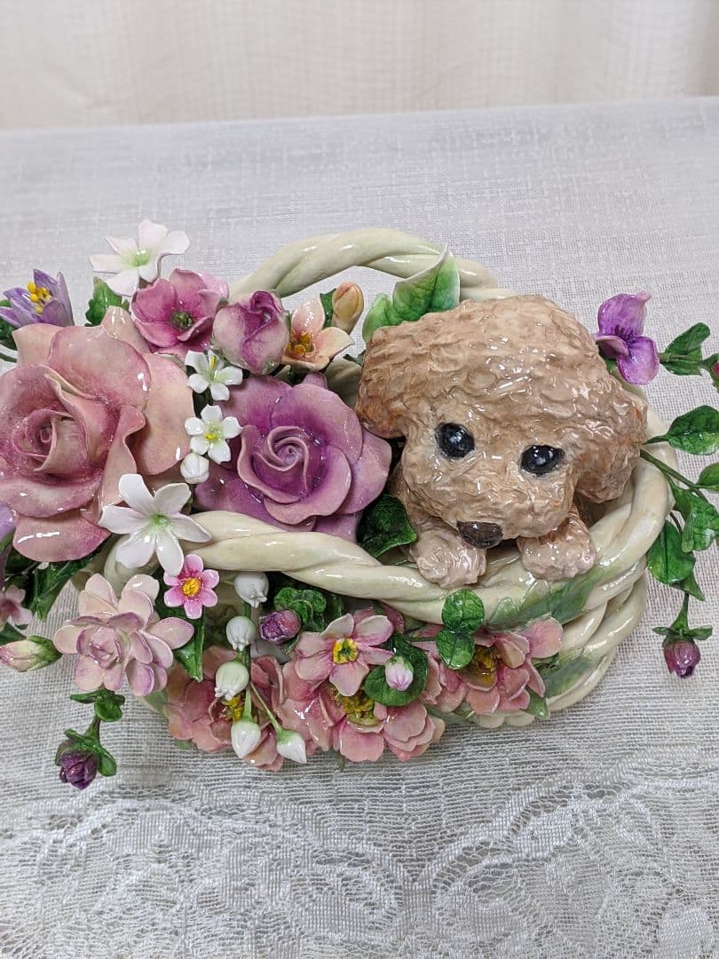 【ひろりん】クレイフラワー♥かごにお花とプードル♥ハンドメイド