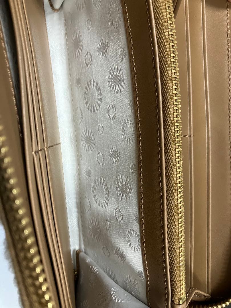 【☆UGG】スウェード財布