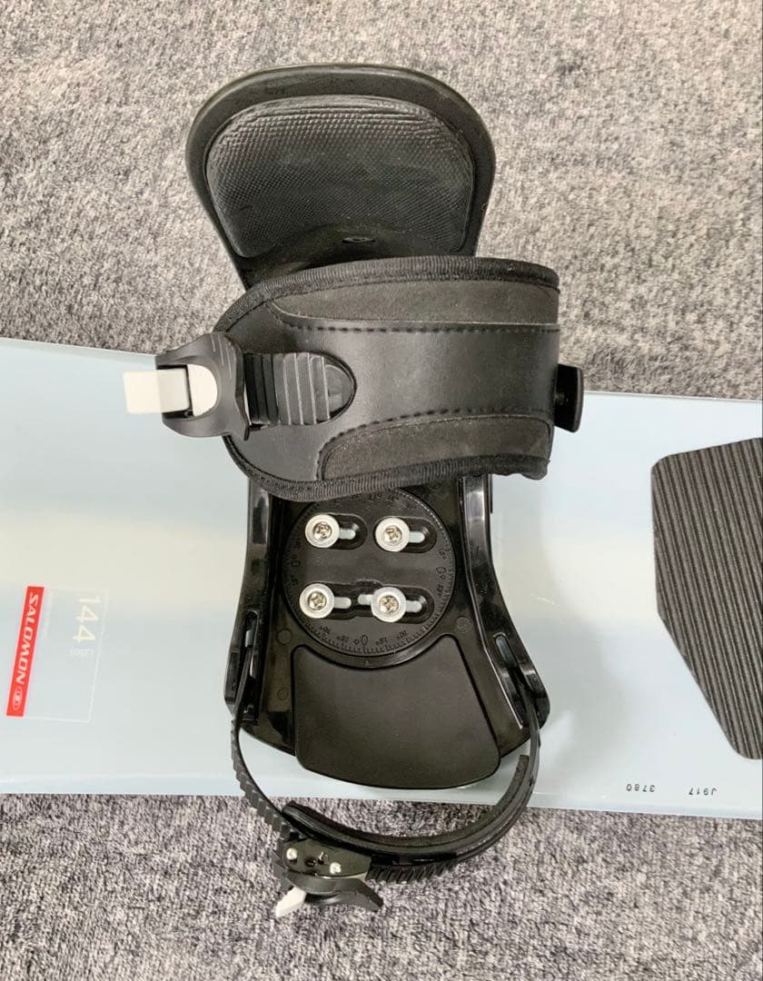 良品　SALOMON スノーボード 144cm バインディング付