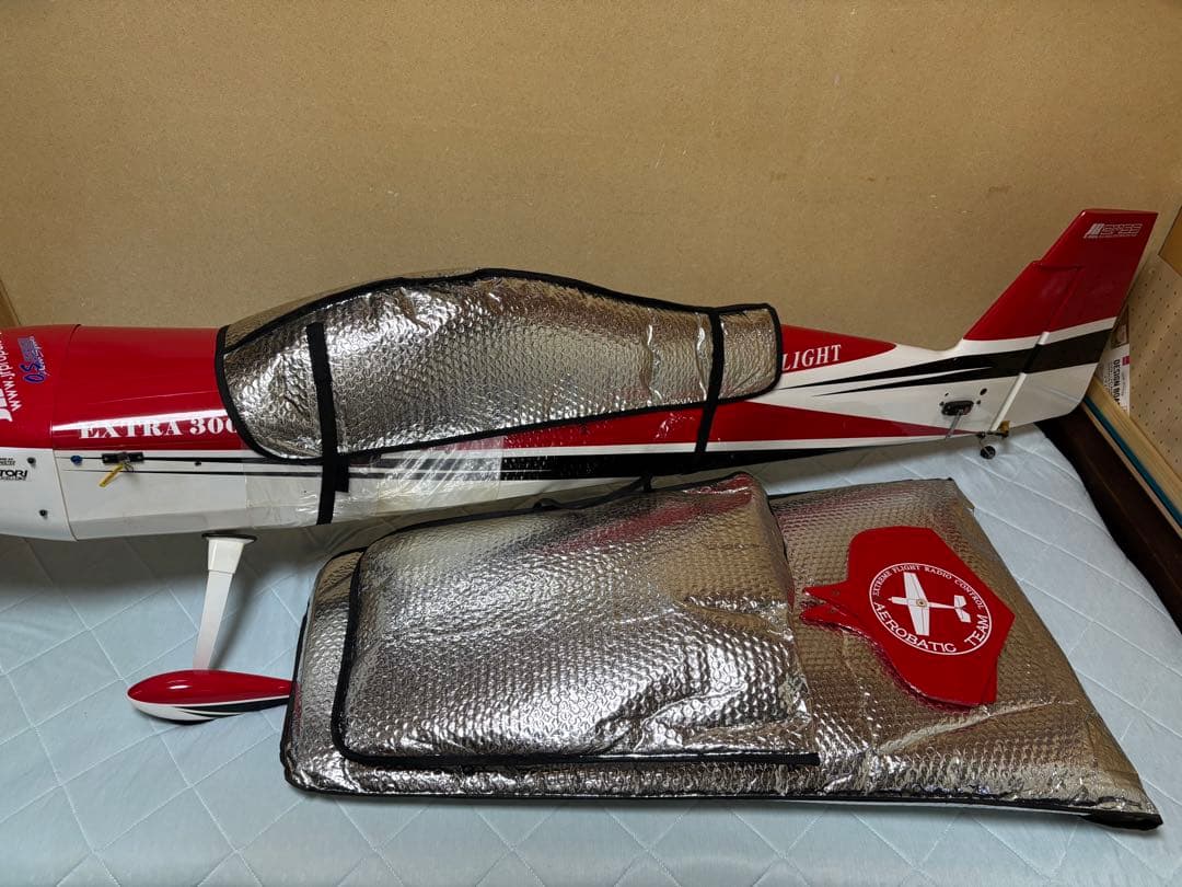 ラジコン飛行機　78インチEXTRA 300 EXTREME FLIGHT