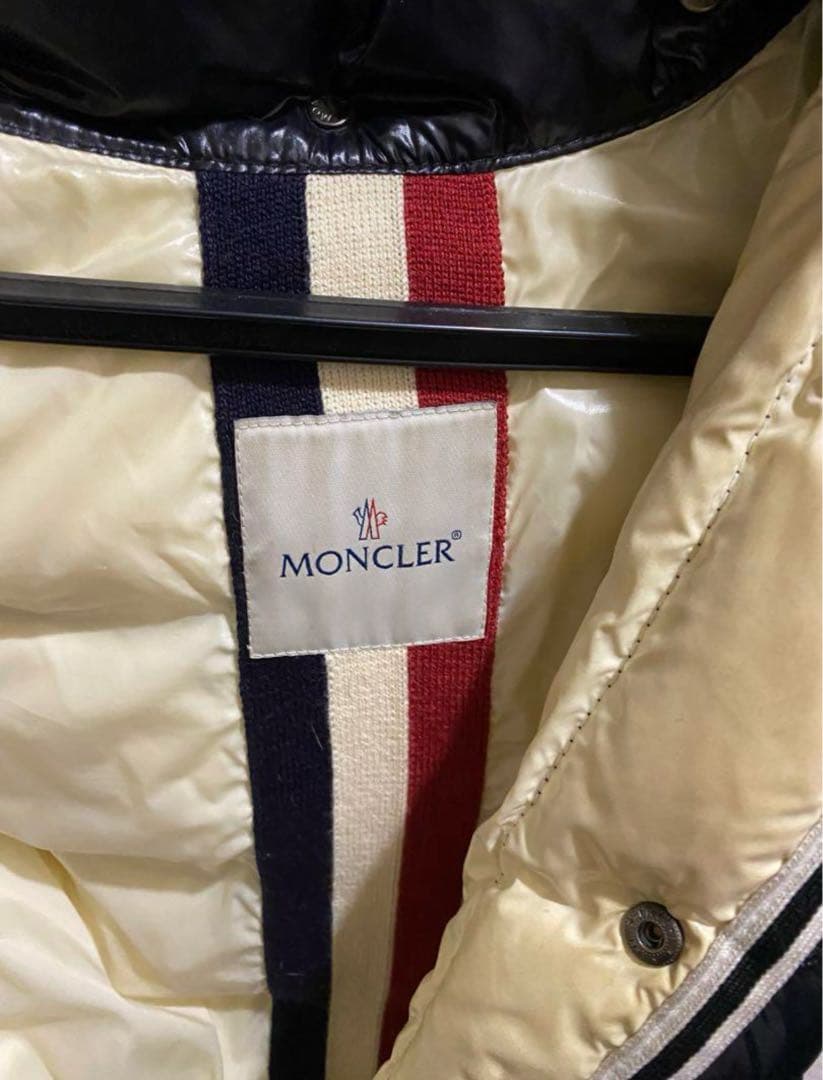 MONCLER ダウンジャケット 黒・アイボリー