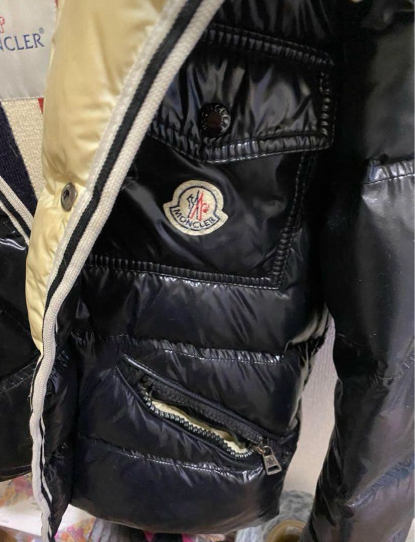 MONCLER ダウンジャケット 黒・アイボリー