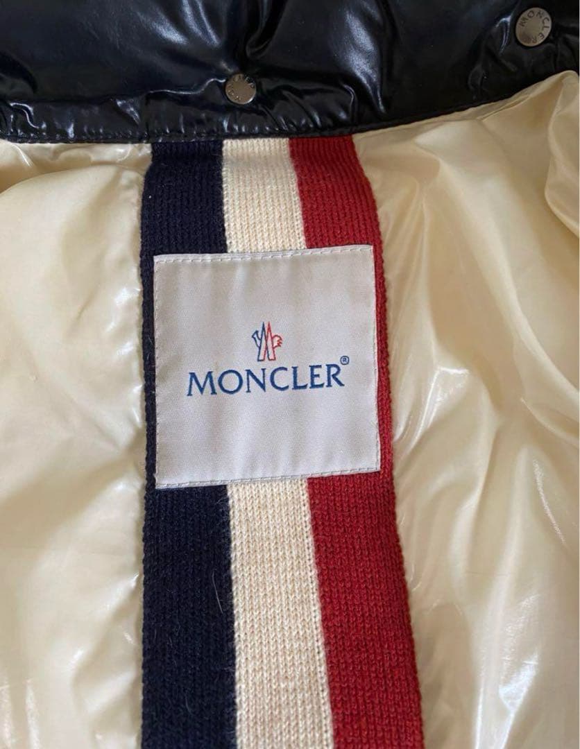 MONCLER ダウンジャケット 黒・アイボリー
