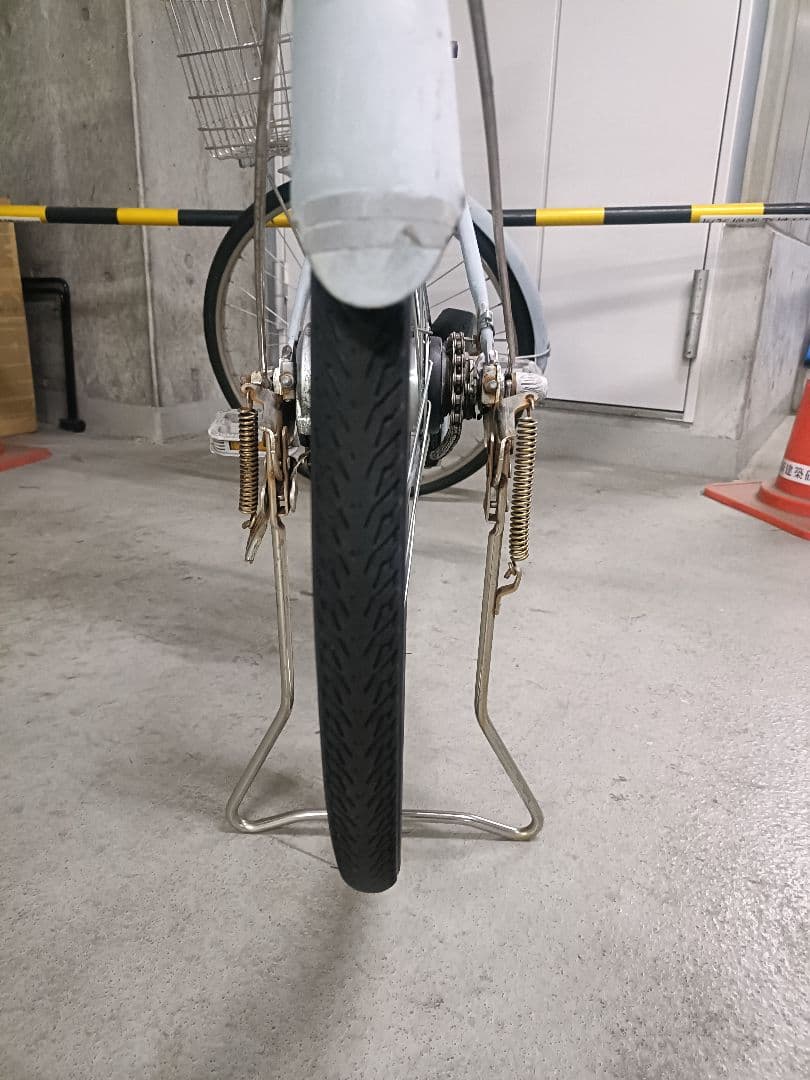 渋谷区）ブリヂストン自転車26インチ5段変速シティサイクル水色ステンレス前カゴ付