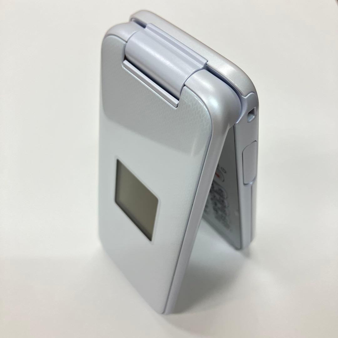 ホワイトdocomo らくらくホン ガラケー F-01M