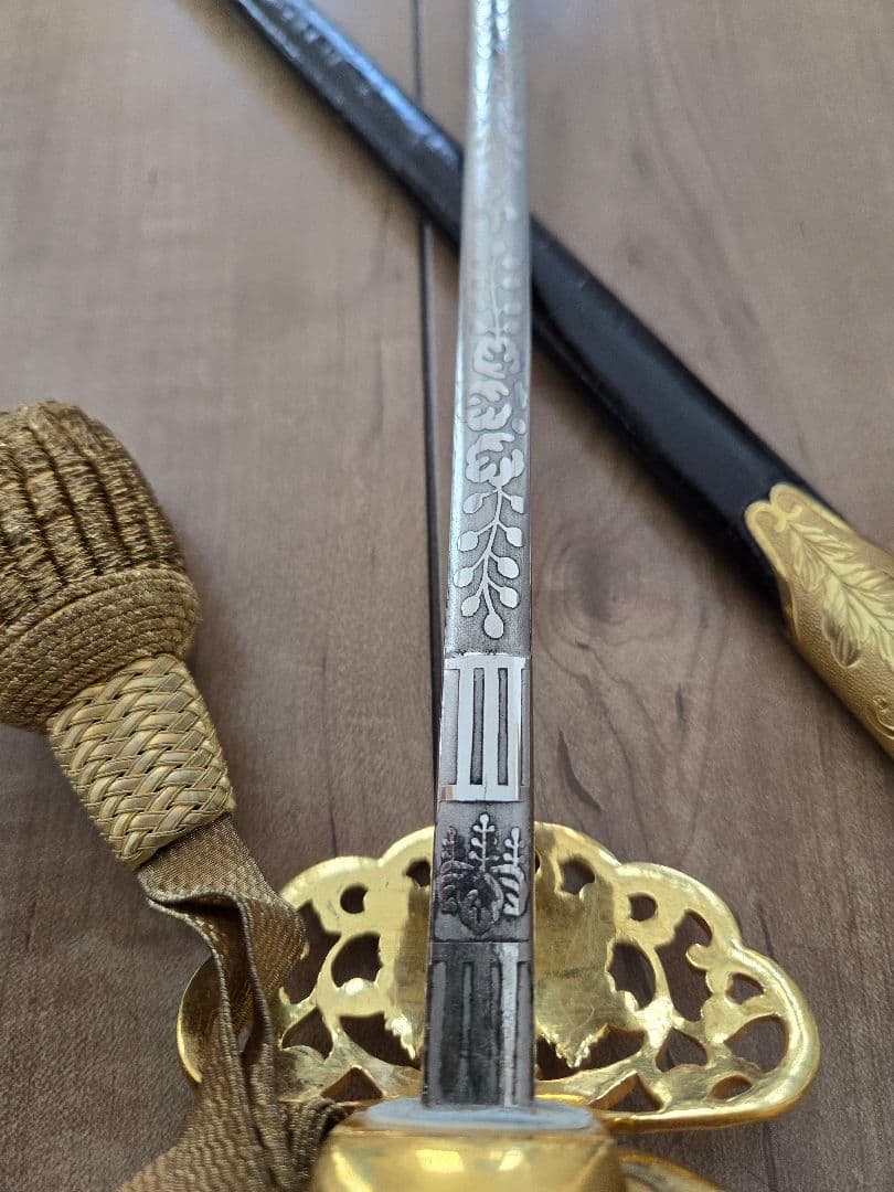 戦前　美品　菊ご紋入り儀礼長剣/刃無し模造刀身　刀緒付き