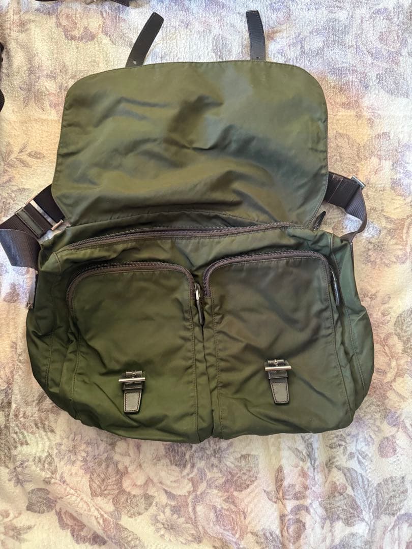 Prada オリーブグリーン ショルダーバッグ