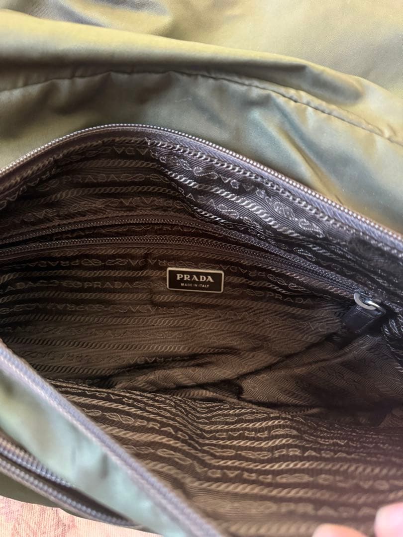 Prada オリーブグリーン ショルダーバッグ