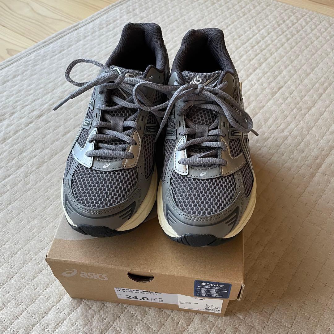 ASICS アシックス　スニーカー　グレー　24