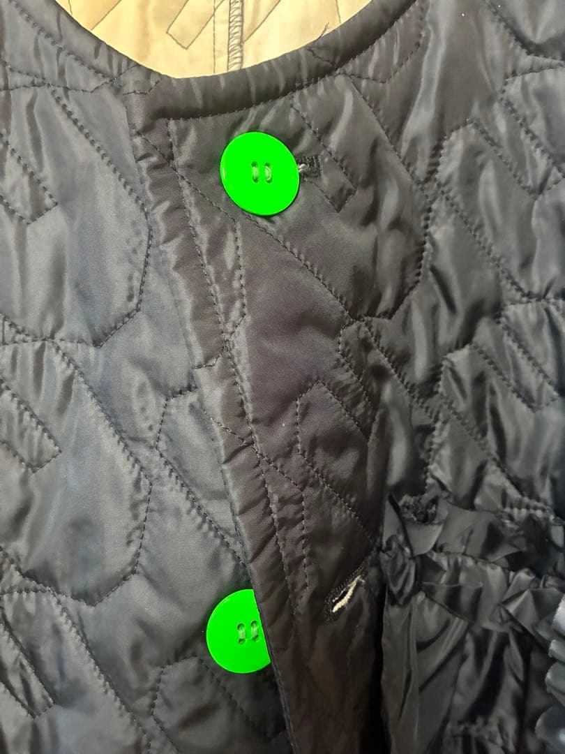 ジャケット・アウター RABBIT QUILT VARIOUS FRILL COAT / F2