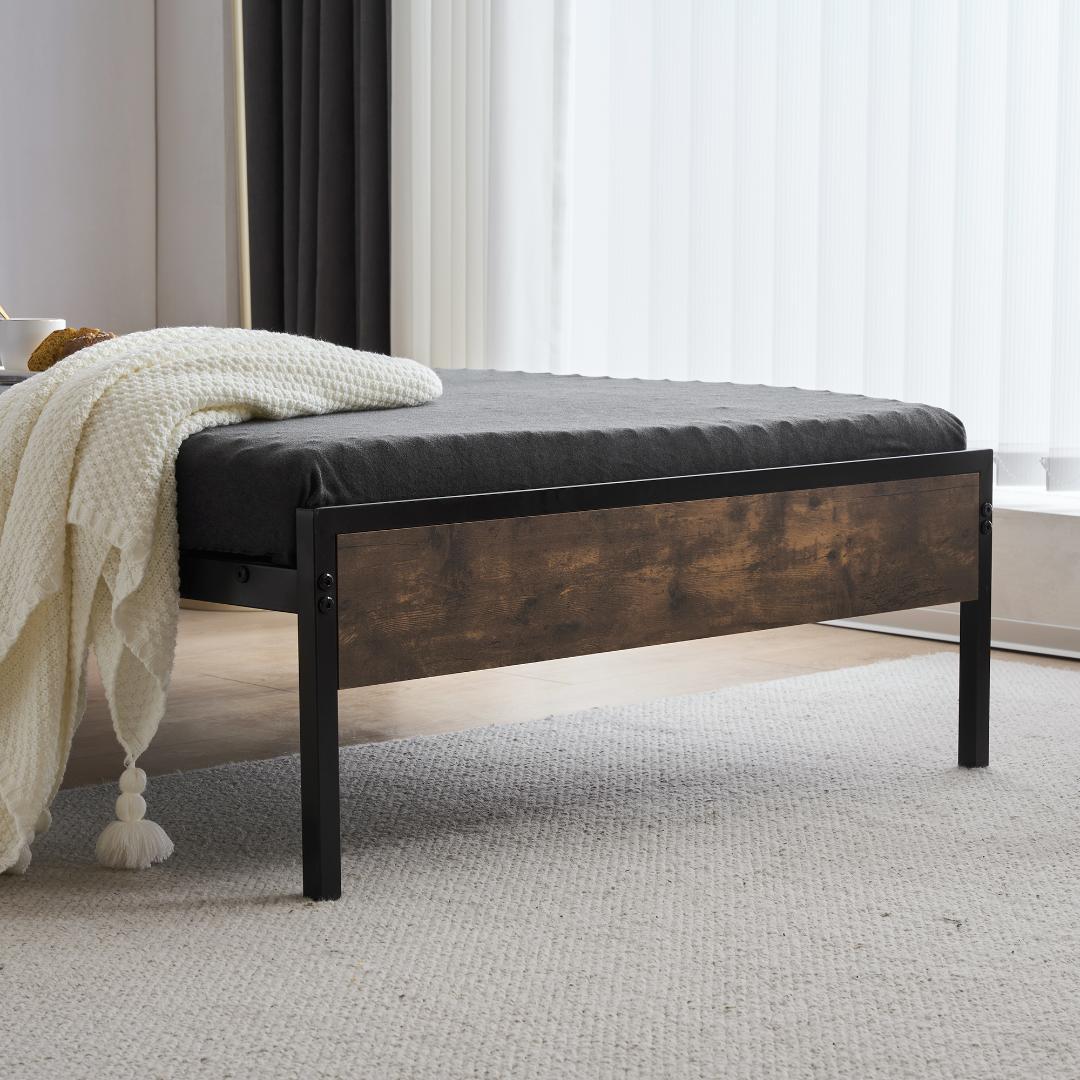 【限定赤字価格ｘ送料無料】ベッドフレーム（SD） パイプベッド コンセント付き