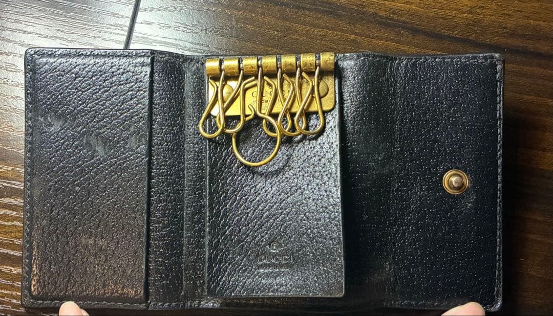 美品 希少 GUCCI グッチ 黒 レザー 6連 キーケース 蜂モチーフ BEE