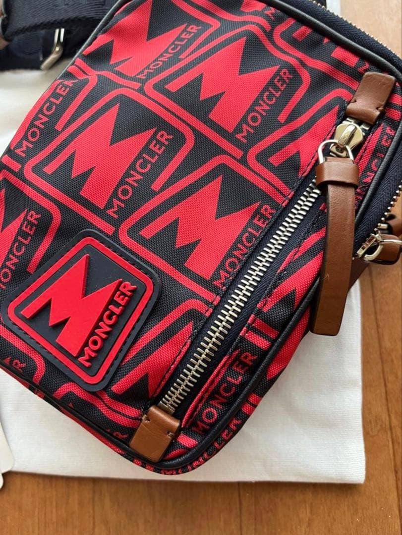 は*な様 モンクレール ショルダーバッグ ボディバッグ 斜め掛け MONCLER