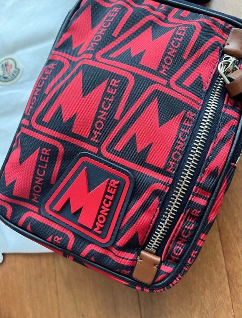 は*な様 モンクレール ショルダーバッグ ボディバッグ 斜め掛け MONCLER