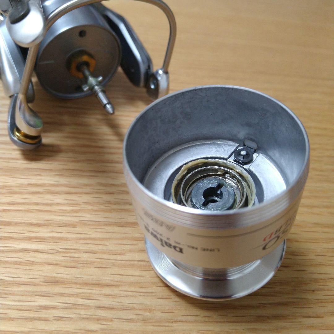 トライソ2500LBDスピニングリール（ ハンドルノブ：ウルクスミッドエアー）