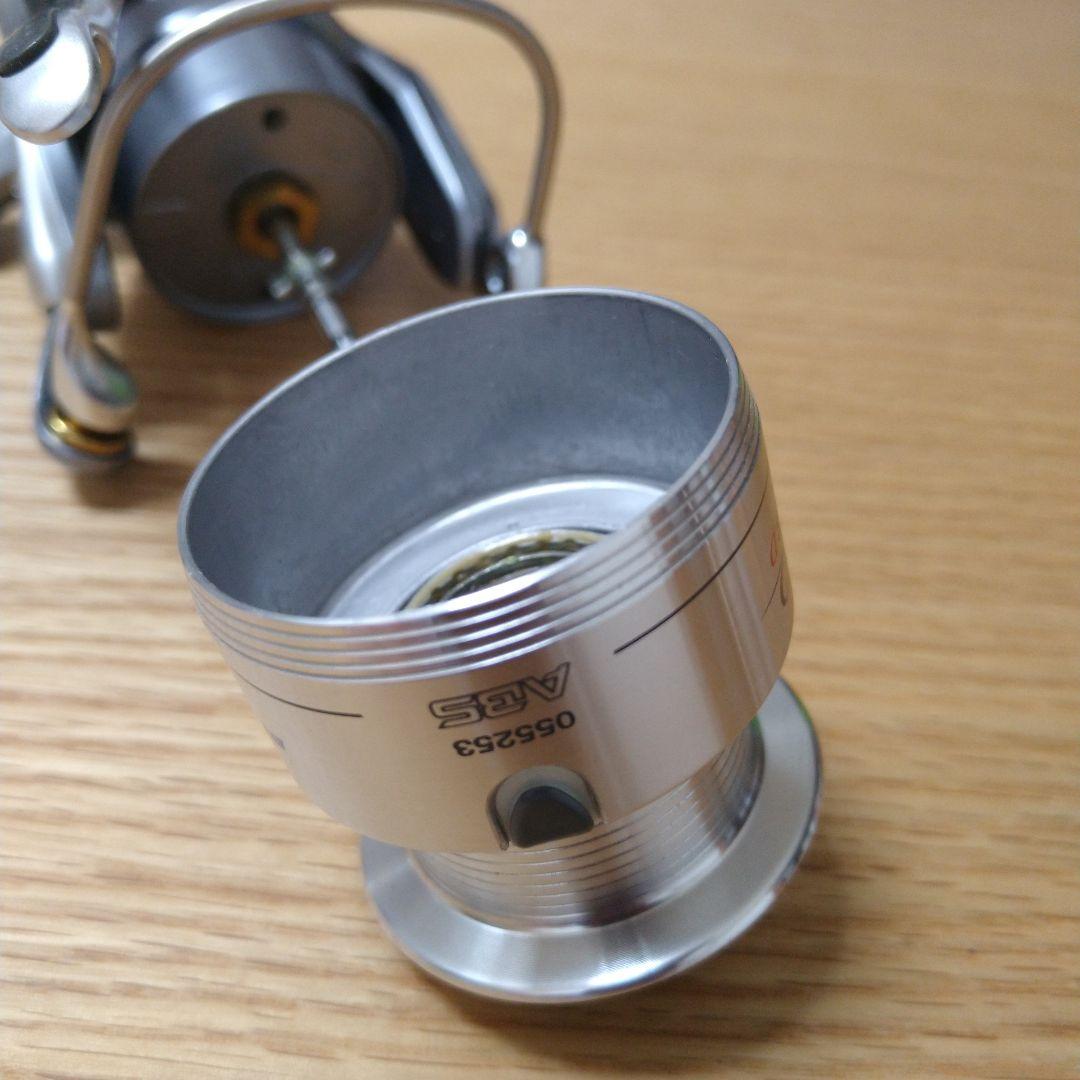 トライソ2500LBDスピニングリール（ ハンドルノブ：ウルクスミッドエアー）