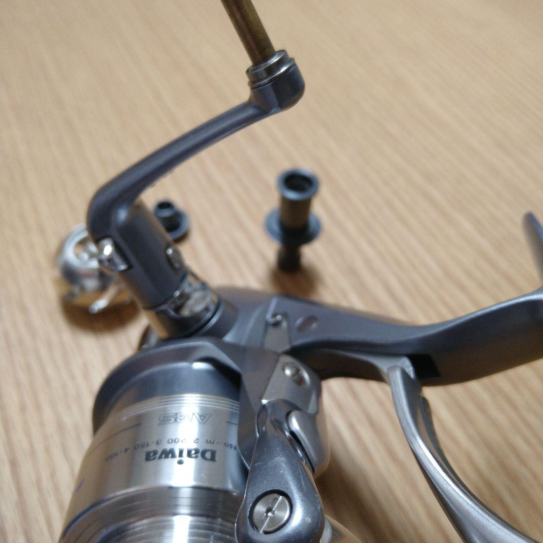 トライソ2500LBDスピニングリール（ ハンドルノブ：ウルクスミッドエアー）