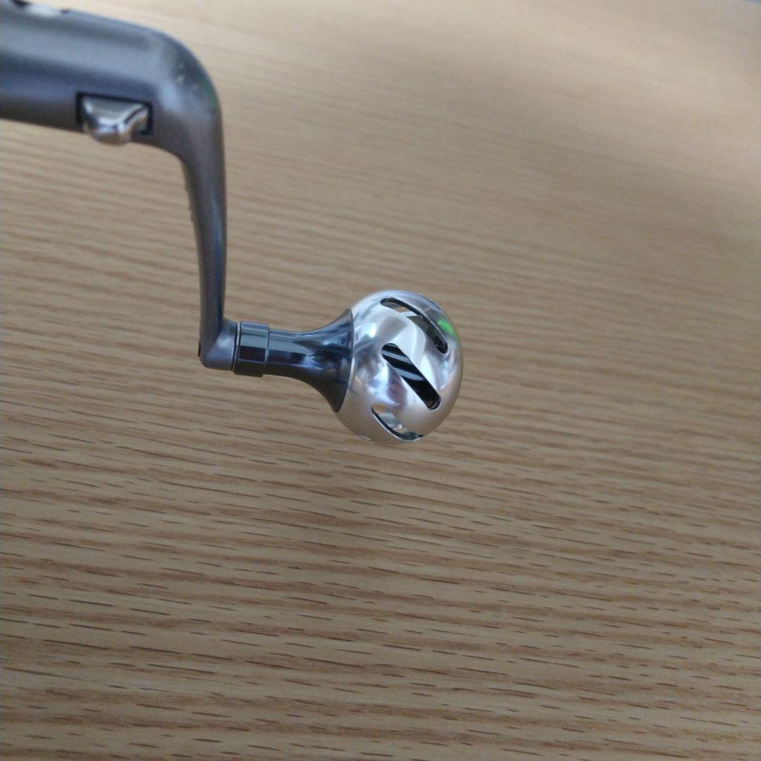 トライソ2500LBDスピニングリール（ ハンドルノブ：ウルクスミッドエアー）