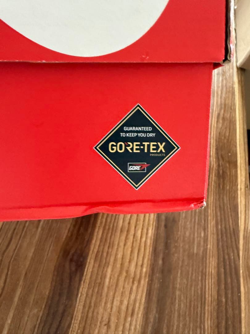 靴 W NIKE V2K RUN GTX 23.5cm