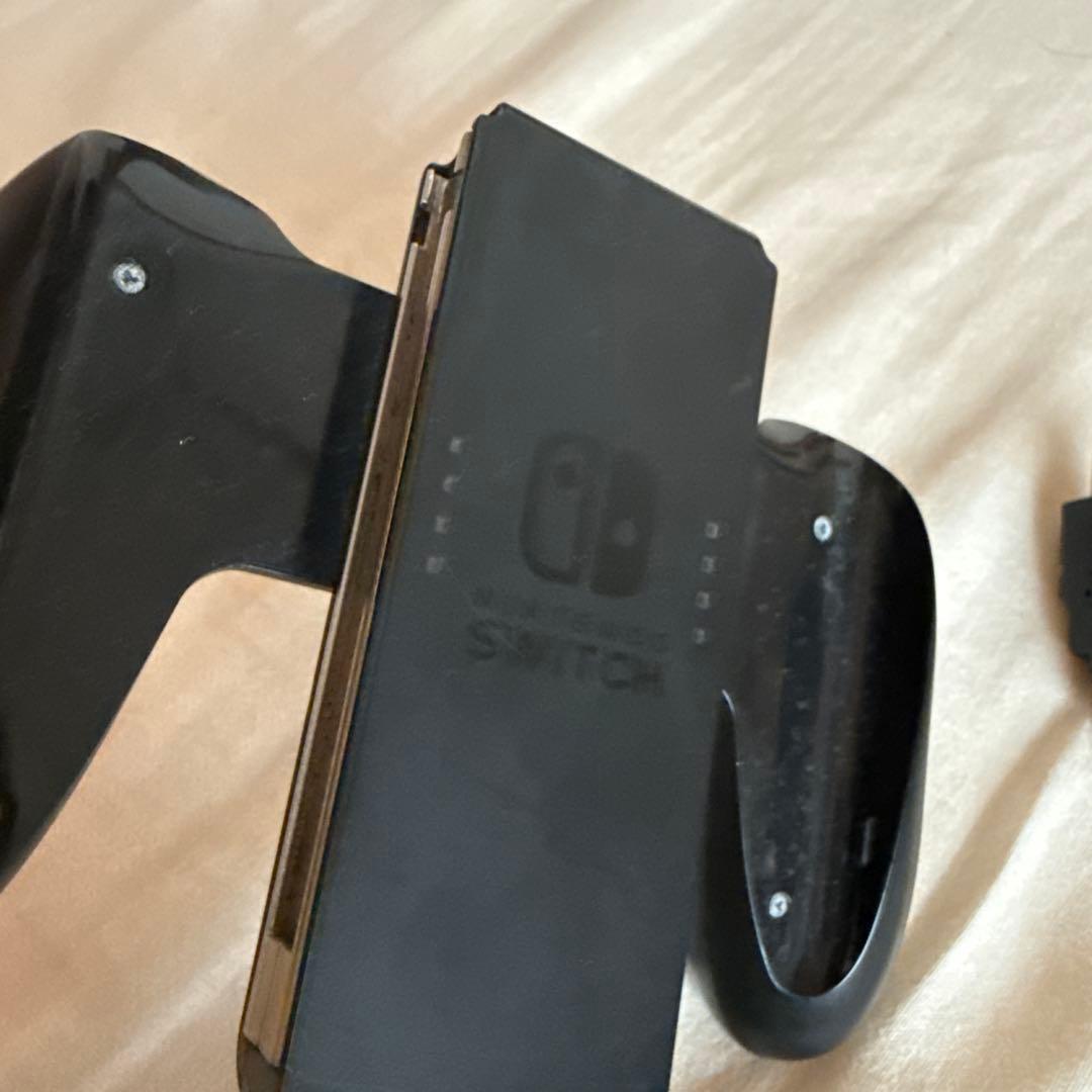 d*7様 Nintendo Switch 本体 ひび割れあり