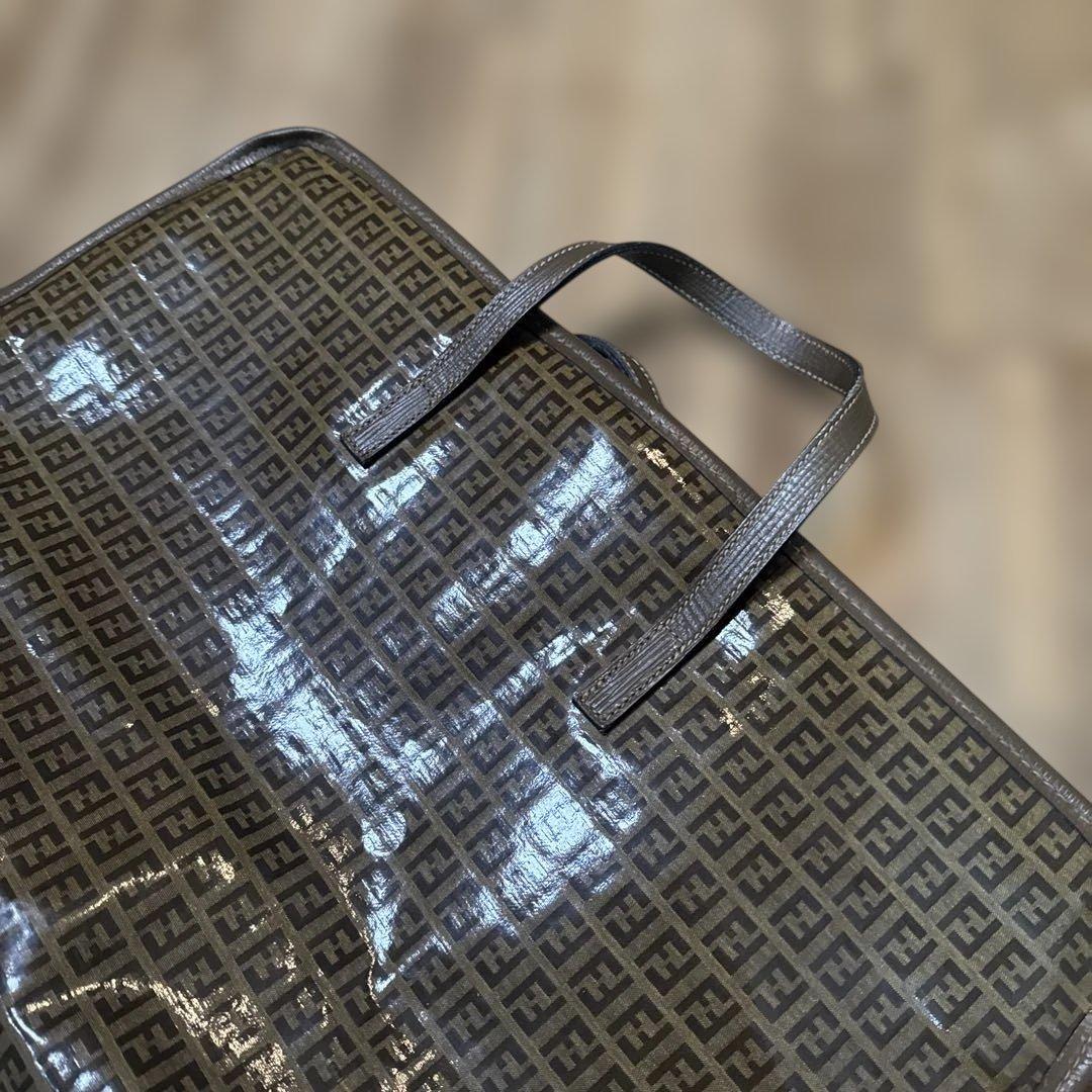 Fendi ロゴ入り 衣類カバー