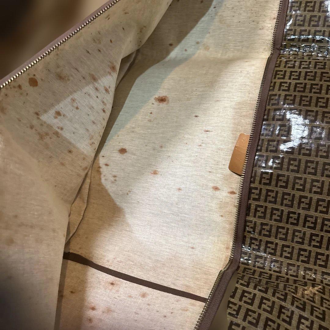 Fendi ロゴ入り 衣類カバー