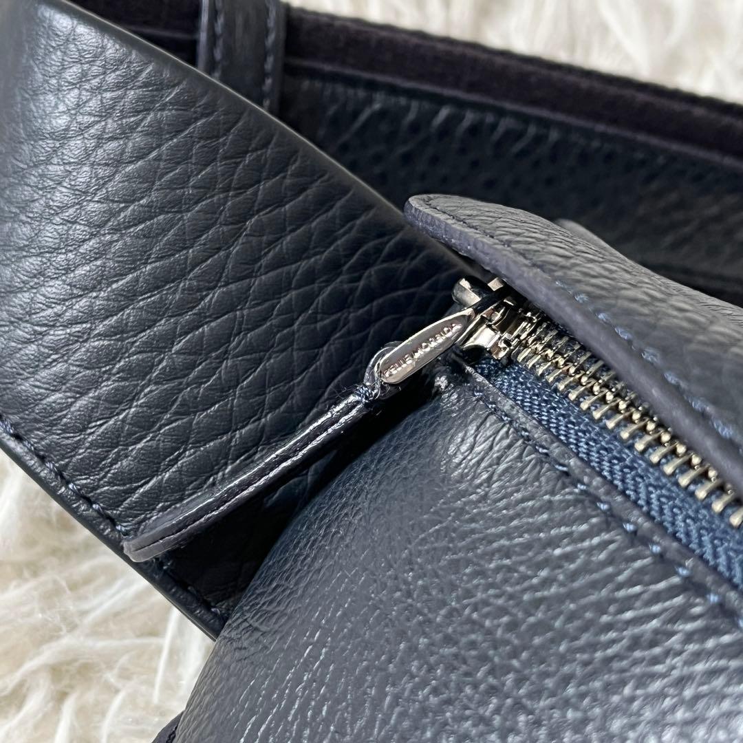 未使用✨ペッレモルビダ　ボディバッグ　メイデンボヤージュ　ネイビー　レザー　紺色