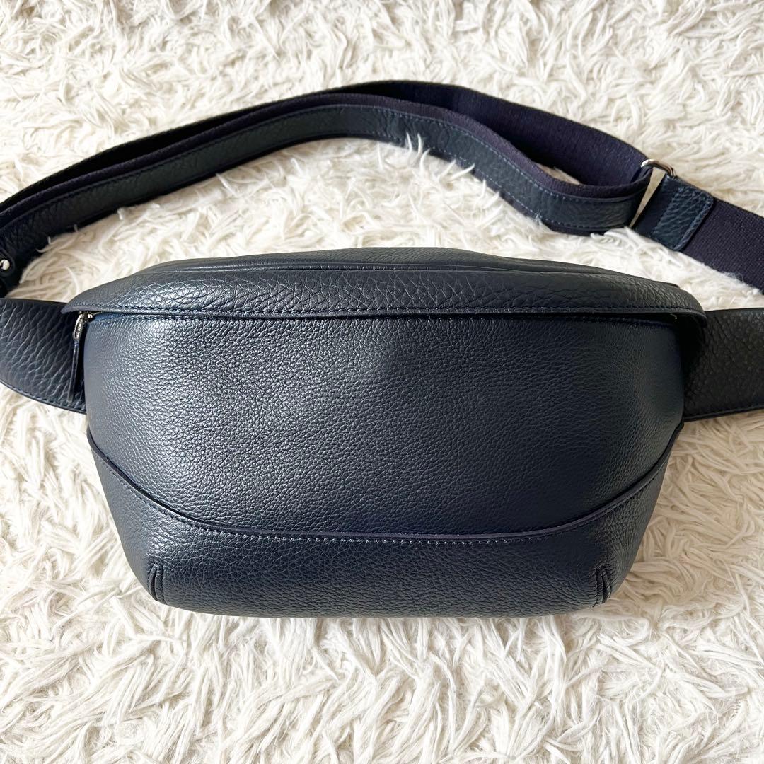 未使用✨ペッレモルビダ　ボディバッグ　メイデンボヤージュ　ネイビー　レザー　紺色