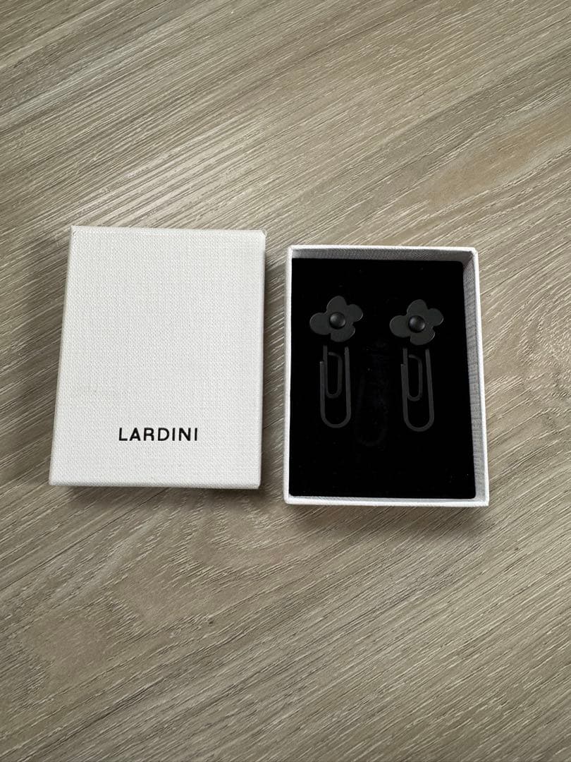 h*n様 LARDINI ラルディーニ ブートニエール 黒 クリップタイプ