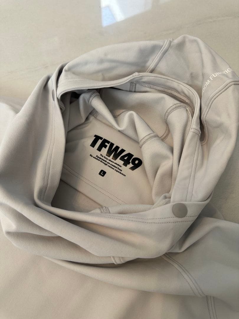 未使用　新作TFW49 フードパーカー