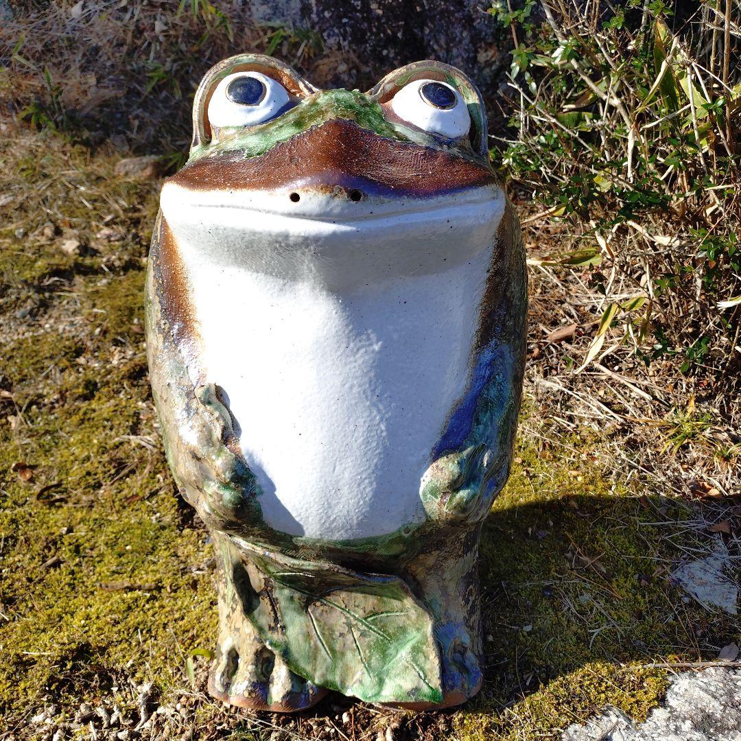 信楽焼　手作り立ち蛙(特大)52㌢ Amazon.co.jp: 信楽焼 蛙（子1匹） 7号 陶器置物 : ホーム＆キッチン