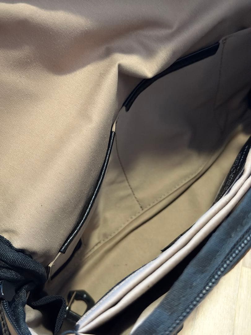 grams28 154 シティ・パック ブラックショルダーバッグ