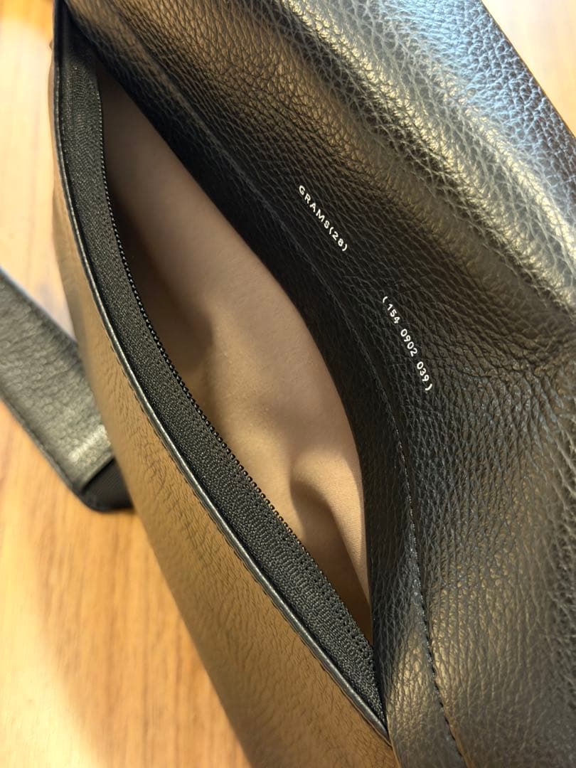 grams28 154 シティ・パック ブラックショルダーバッグ